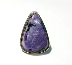 Bague en charoïte naturelle, argent sterling 925 massif, faite à la main, cabochon en forme de poire violet, style bohème, certifiée par un tiers - Product Image 1