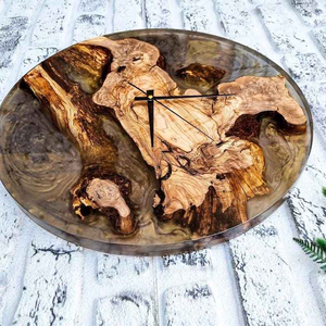 Horloge murale de haute qualité en bois et résine avec chiffres romains, mouvement silencieux et fonctionnement à piles, excellente décoration murale pour la cuisine - Product Image 1