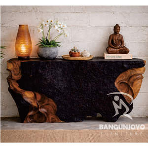 Mesa consola de madera de suar con una combinación de acabados naturales y quemados para adaptarse a tu habitación - Product Image 4