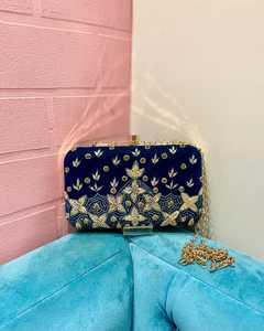 Pochette élégante en velours bleu marine avec broderie dorée à motif géométrique, sac à main de soirée avec chaîne, sac à main pour femme - Product Image 2