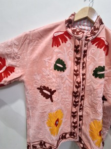 Veste en velours brodée Suzani vintage traditionnelle, écologique, style bohème, manteau d'hiver fait main, kimono de festival, cadeau pour elle - Product Image 2