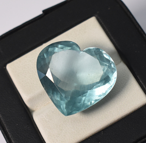 Pierres précieuses naturelles en forme de coeur d'aigue-marine, pierres précieuses à facettes Aigue-marine bleue propre pour bijoux, pendentif d'application - Product Image 1