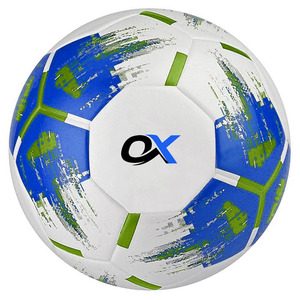 ลูกฟุตบอลคุณภาพสูงขนาดมาตรฐานเบอร์ 5 จาก Oxva Industries ผลิตจาก PVC น้ำหนักเบา ทนทาน เย็บด้วยมือ สำหรับขายส่ง - Product Image 5