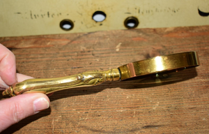 Loupe de lecture portative vintage en métal de 7 pouces avec poignée Art Nouveau et cadre à bordure fendue, style antique et décoratif - Product Image 4
