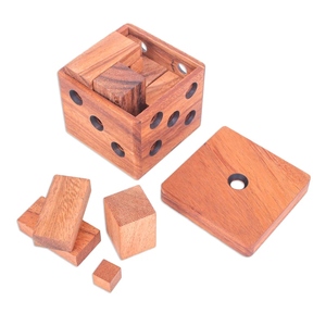 Caja de rompecabezas de madera intrincada con diseño inspirado en dados, con múltiples bloques entrelazados y tapa extraíble - Product Image 1