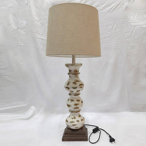Lampes de table rétro américaines et européennes simples pour chambre à coucher, lampe de bureau pour mariage, éclairage de chevet, accents décoratifs et autres décorations d'intérieur - Product Image 1