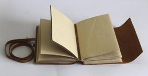 Encanto rústico con cordones decorativos de cuero que adornan la columna, encantador diario de cuero vintage con diseño de corazón en relieve. - Product Image 5