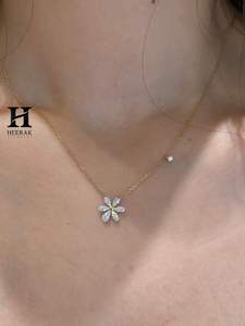 Collar con colgante de flor de diamante cultivado en laboratorio personalizado, gargantilla floral delicada de oro, collar de margarita con diamante certificado VVS, venta al por mayor - Product Image 6