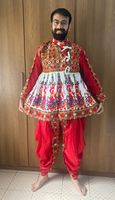 Ensemble Dhoti Kediyu en Rayonne Lourde pour Hommes avec Broderie Miroir Bicolore – Tenue Traditionnelle Navratri Garba