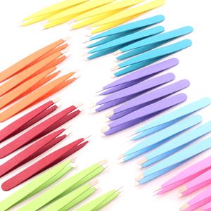 4 estilos diferentes para satisfacer todas sus necesidades Pinzas ligeras de acero inoxidable sin espacios, ideales para el cuidado de cejas y facial - Product Image 3