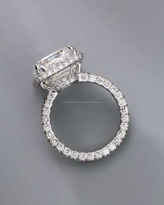 Anillo de Diamantes de Corte Esmeralda de Lujo para Mujer en Oro Blanco, Anillo de Compromiso, Boda o Aniversario con Diamante en Forma de Esmeralda Clásica - Product Image 2