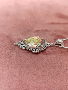 Pendentif en cristal de quartz céleste avec chaîne, collier élégant en pierres précieuses, cadeau de bijoux pour femmes, design unique et élégant - Product Image 2