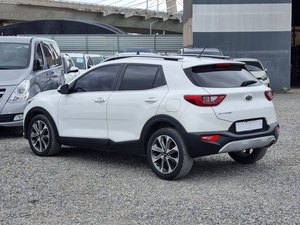 SUV compact d'occasion Stonic blanc, diesel, 4 portes, 2019, pour les trajets urbains, voiture d'occasion coréenne, voiture d'occasion - Product Image 2