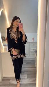 ชุดเสื้อกำมะหยี่ปักลายพร้อมกางเกงทรงปล่อยขาบาน ตกแต่งด้วยผ้าไมโครเย็บติดภายใน  ชุดสไตล์ชาติพันธุ์สำหรับผู้หญิง ไซส์ M L XL และ XXL - Product Image 2