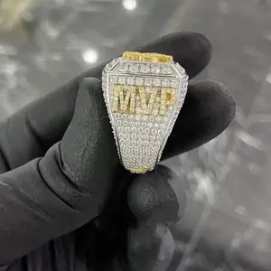 Bague de mariage pour homme personnalisée en moissanite véritable de 4 carats, coupe ronde, plaquée or blanc 14 carats - Product Image 5