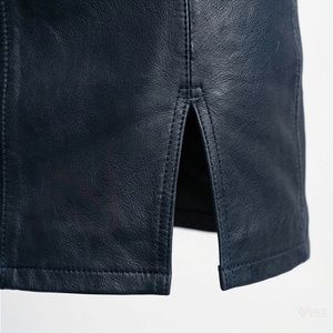 Minifalda de Cuero Genuino para Mujer, Estilo Motero, Color Negro Sólido, Corte en A, con Abertura Lateral - Product Image 6