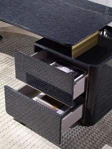 Ensemble de bureau de direction de luxe moderne, design italien, table de patron haut de gamme en cuir incurvé avec bibliothèque - Product Image 5