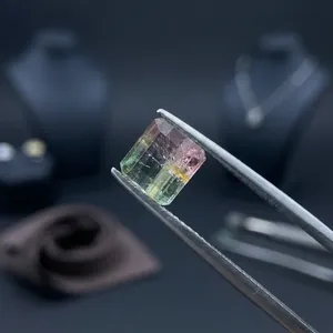 Tourmaline naturelle bicolore pastèque 2,02 carats taille émeraude, pierre libre à facettes avec jeu de couleurs, bijoux en gros d'Afrique - Product Image 3