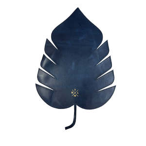 Set de table en cuir végétalien motif feuille de palmier tropicale, irrégulier, écologique et imperméable pour une ambiance de luxe - Product Image 1