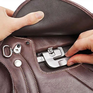 Selle de dressage monoflap en cuir italien Horsekraft HK-SD30 de haute qualité, rembourrée, avec arceau en plastique et ferrures en laiton - Product Image 4