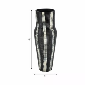 Jarrón de Mesa Moderno de Metal Mate Negro con Ranuras Verticales, 9.8 Pulgadas de Altura, Diseño Minimalista, Puede Contener Agua - Product Image 1