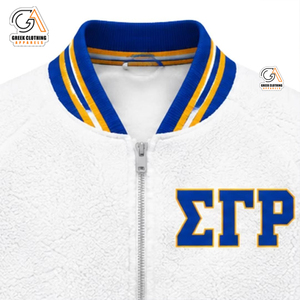 Sigma Gamma Rho SGR |   Veste varsity zippée en polaire sherpa blanche pour femme, avec broderie de lettres grecques, style sororité - Product Image 3