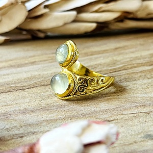 Bague en laiton au design unique, style bohème, avec préhnite, bijoux tribaux en laiton pour femme, plaqué or 18 carats, motif corde ondulée, double pierre, vente en gros/OEM/ODM - Product Image 5