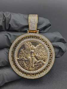 Colgante de Plata de Ley 925 con Moissanita VVS, Moneda Centenario Mexicana de 50 Pesos, Diseño Circular Personalizado en Dos Tonos, Certificado GCI IDGL - Product Image 3