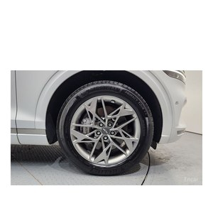 Genesis GV70 2.5T AWD Essence SUV 2024 avec 12 743 km, Volant à Gauche, Boîte Automatique, Sièges en Cuir, Caméra Arrière - Product Image 5