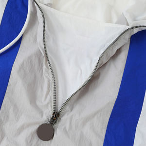 Veste anorak matelassée en denim à capuche avec logo personnalisé imprimé sur le devant, respirante, imperméable, hiver, service OEM, vintage, fabriquée au Pakistan - Product Image 5