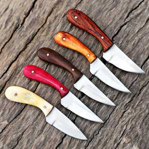 Lot de 5 couteaux de chasse et de survie professionnels à lame fixe en acier carbone forgé à la main, style Damas, pour le cou (EDC), personnalisables OEM/ODM, colorés - Product Image 4