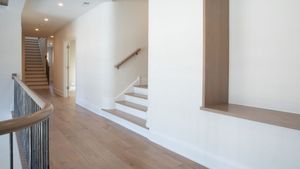Suelo de Madera de Ingeniería de Color Claro, Resistente al Agua, con Sistema de Click, para Renovación de Interiores Residenciales - Product Image 3