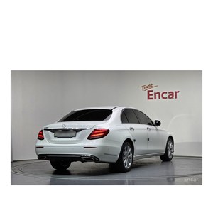 Mercedes-Benz Clase E E300 Exclusive Agosto 2018 65.724 km Caja de Cambios Automática Volante a la Izquierda Asientos de Cuero Emisión Euro V - Product Image 2