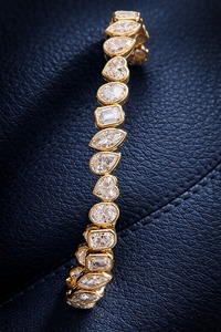 กำไลข้อมือเพชรทรงมาร์คีส์สีเหลืองทองสำหรับผู้หญิง ได้รับการรับรองจาก GIA เครื่องประดับหรูหราสำหรับงานแต่งงาน - Product Image 4