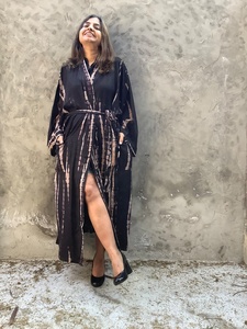 Nouveauté 2024 Kaftan pour femmes en coton tie-dye fait main, long jusqu'au sol, col en V, manches longues, écologique - Product Image 2