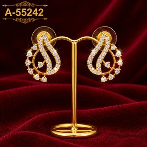 Boucles d'oreilles pendantes Jhumka plaquées or, aspect rubis et émeraude, en laiton, pour femme, idéales pour les fêtes et mariages, fabriquées en Chine - Product Image 4