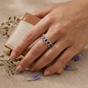 Anillo de Eternidad con Halo de Moissanita en Oro de 14K, Corte Ovalado, de Lujo, para Boda y Aniversario, para Mujer, Estilo Vintage - Product Image 5