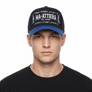 Gorra Trucker Negra y Azul para Hombre, con Parche Bordado Personalizado, Malla Trasera, Ajustable, Estilo Urbano - Product Image 1