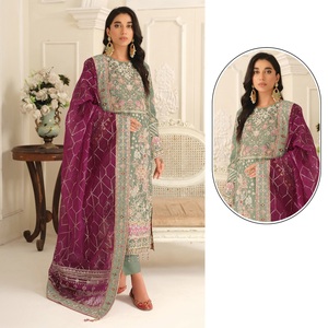 ชุดสูทปากีสถานผ้าชีฟองเนื้อน้ำ พร้อมงานปักเลื่อมขนาด 3 มม. และงานปักแบบ Khatli ชุดสูทสำหรับงานแต่งงานพร้อมผ้าคลุมไหล่ - Product Image 1