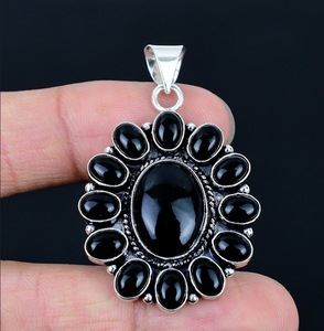 Pendentif fleur en pierres précieuses naturelles, collier floral, bijoux pour femmes - Product Image 1