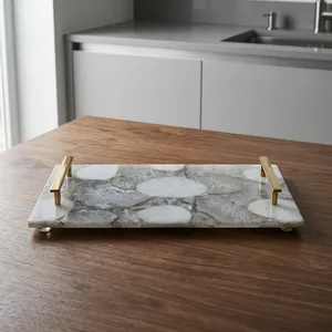 Plateau de service rectangulaire en agate grise fait main avec poignées en métal doré, décoration décorative pour la cuisine, la table basse et la maison - Product Image 1