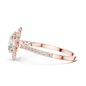 Bague de fiançailles et de mariage FANCY en or rose 18 carats plaqué rhodium, sertie d'un diamant rond de 1,5 carat cultivé en laboratoire et de pierres latérales de 0,5 carat – Idéale pour offrir - Product Image 3