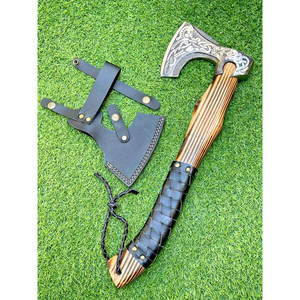 Hacha Tomahawk Artesanal de Acero Industrial con Alto Contenido de Carbono, Mango de Madera de Palisandro, Funda de Cuero, 1.5 kg, Multiusos, para Camping y Actividades al Aire Libre - Product Image 1
