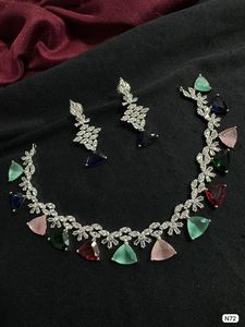 Juego de Joyería de Lujo con Imitación de Diamantes Americanos, Plateado en Plata, Elegante y Delicado, con Piedras Rosadas de Corte Trillón y Pendientes Colgantes a Juego - Product Image 4