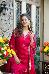 Nouvel ensemble Salwar Kameez / Kurti pakistanais en pur coton, coupe Alia, avec broderie et travail Sikvans, pour le Ramadan et l'Aïd. - Product Image 2