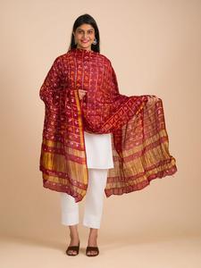 Dupatta de Diseño Bandhej con Arte Tradicional Gujarati - Product Image 4