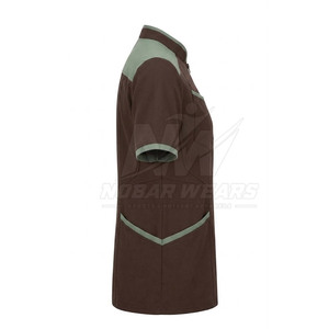 Blouse de travail médicale avec demi-fermeture éclair sur le devant, manches courtes, col montant et construction confortable pour les tâches quotidiennes - Product Image 3