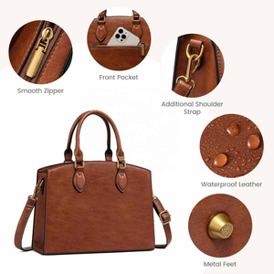 Bolso Bandolera Clásico de Cuero Genuino de Grano Completo Estructurado, Hecho a Mano, Herrajes Dorados, Color Marrón, Impermeable, Estilo Animal, Personalizado - Product Image 4