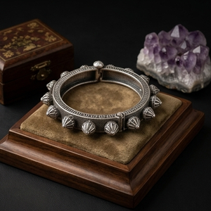 DIVYORO Bracelet en laiton argenté oxydé antique pour femme - Cadeau KADA - Product Image 2