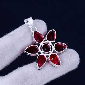 Pendentif Fleur Grenat Rouge Bohème en Argent Sterling, Collier Fait Main avec Pierre Précieuse pour Femme, Vente en Gros - Product Image 4